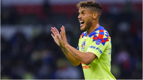 Jonathan Dos Santos of America