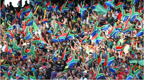 Fans waiving Southafrican flags

