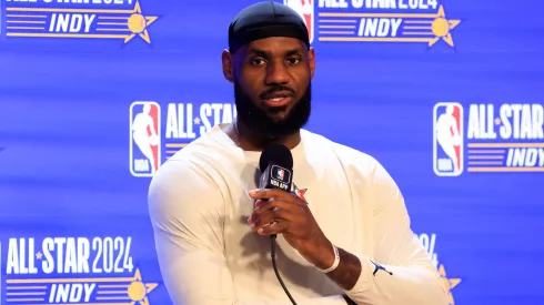 LeBron James gives a conference at the All-Star Weekend.
