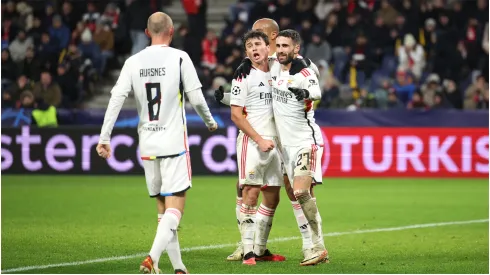 Rafa of SL Benfica celebrates with teammates