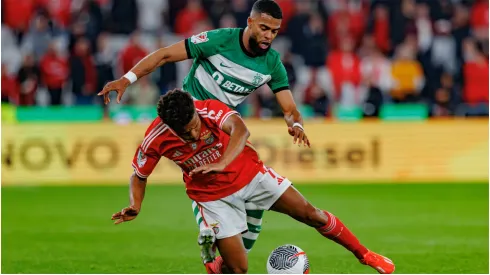 David Neres and Jeremiah St Juste during a game between SL Benfica and Sporting CP
