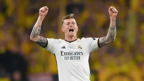 Toni Kroos of Real Madrid acknowledges the fans whilst been substituted during the UEFA Champions League 2023/24 Final match between Borussia Dortmund and Real Madrid CF at Wembley Stadium on June 01, 2024 in London, England.
