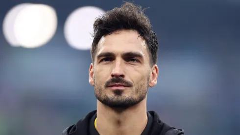 Mats Hummels of Borussia Dortmund looks on as he lines up with teammates prior to the UEFA Champions League 2023/24 Final match between Borussia Dortmund and Real Madrid CF at Wembley Stadium on June 01, 2024 in London, England.
