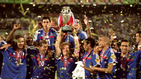 France celebrate winning Euro 2000 after the European Championships 2000 Final against Italy 
