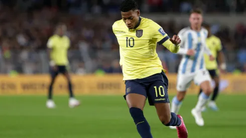 Gonzalo Plata of Ecuador controls the ball during the FIFA World Cup 2026 Qualifier match between Argentina and Ecuador.
