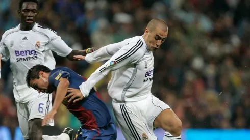 Fabio Cannavaro (R) of Real Madrid tackles Javier Saviola of Barcelona during the Primera Liga match between Real Madrid and Barcelona at the Santiago Bernabeu stadium October 22, 2006 in Madrid, Spain.
