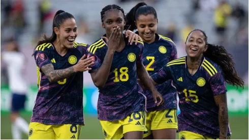 Linda Caicedo of Colombia celebrates with partners
