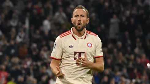Harry Kane of Bayern Munich celebrates scoring his team's sixth goal and his hat-trick during the UEFA Champions League 2024/25