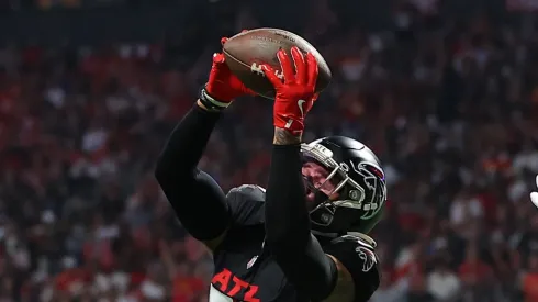 Justin Simmons #31 of the Atlanta Falcons intercepts a pass intended for Noah Gray #83 of the Kansas City Chiefs during the first quarter at Mercedes-Benz Stadium on September 22, 2024 in Atlanta, Georgia.
