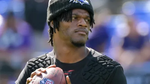 Baltimore Ravens quarterback Lamar Jackson (8) warms up prior to the NFL, American Football Herren, USA game between the Las Vegas Raiders and the Baltimore Ravens on September 15, 2024 at M&T Bank Stadium in Baltimore, MD.
