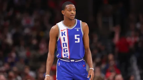 De'Aaron Fox #5 of the Sacramento Kings looks on against the Chicago Bulls