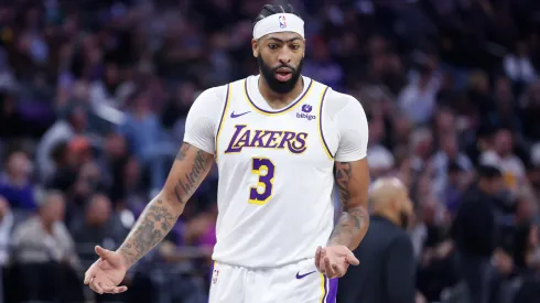 Anthony Davis #3 of the Los Angeles Lakers reacts after a play in the second quarter against the Sacramento Kings
