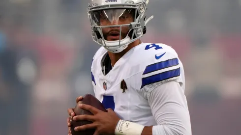 Dak Prescott #4 of the Dallas Cowboys warms up prior to a game against the San Francisco 49ers at Levi's Stadium on October 27, 2024 in Santa Clara, California.
