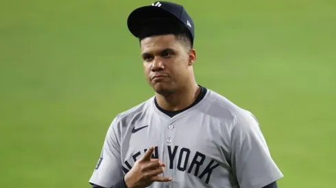  Juan Soto #22 of the New York Yankees gestures as they play the Los Angeles Dodgers in the sixth inning during Game Two of the 2024 World Series at Dodger Stadium on October 26, 2024 in Los Angeles, California. 
