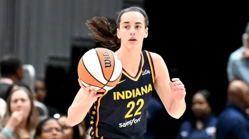 Caitlin Clark of Indiana Fever  handles the ball against the Washington Mystics
