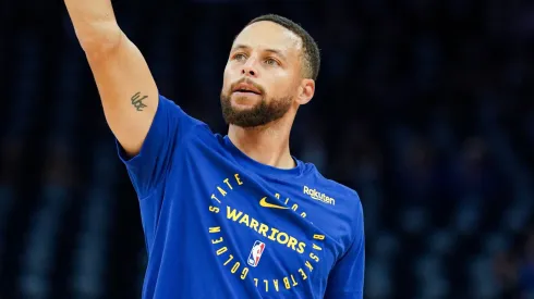 Stephen Curry #30 of the Golden State Warriors warms up before the game against the Los Angeles Clippers at Chase Center on October 27, 2024 in San Francisco, California. 
