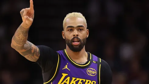  D'Angelo Russell #1 of the Los Angeles Lakers brings the ball up the court during the second half against the Phoenix Suns at Footprint Center on October 28, 2024 in Phoenix, Arizona. 
