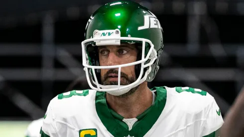 New York Jets quarterback Aaron Rodgers (8) looks on before the regular season NFL, American Football Herren, USA football game between the New York Jets and Pittsburgh Steelers on October 20, 2024 at Acrisure Stadium in Pittsburgh, PA.