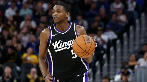 e'Aaron Fox #5 of the Sacramento Kings in action against the Golden State Warriors during their preseason game at Chase Center
