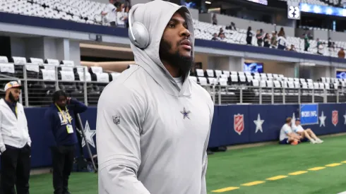 Micah Parsons #11 of the Dallas Cowboys warms up prior to the game against the Philadelphia Eagles at AT&T Stadium on November 10, 2024 in Arlington, Texas.
