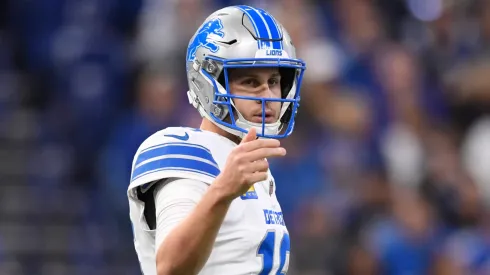 Detroit Lions Quarterback Jared Goff (16) sets up a play during the NFL, American Football Herren, USA football game between the Detroit Lions and the Indianapolis Colts on November 24, 2024, at Lucas Oil Stadium in Indianapolis, Indiana.
