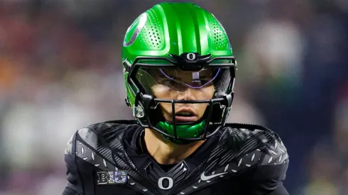 Big Ten Championship Penn State vs Oregon DEC 07 December 07, 2024: Oregon quarterback Dillon Gabriel (8) during NCAA football game action between the Penn State Nittany Lions and the Oregon Ducks at Lucas Oil Stadium in Indianapolis, Indiana.
