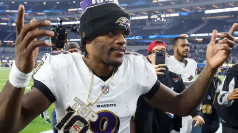 Baltimore Ravens quarterback Lamar Jackson celebrates after the NFL, American Football Herren, USA game between the Los Angeles Chargers and the Baltimore Ravens in Inglewood, California.
