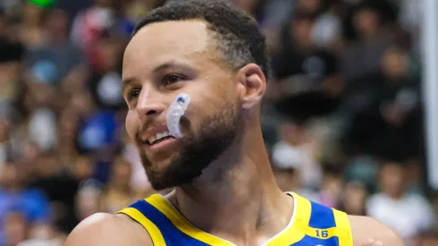 NBA, Basketball Herren, USA Basketball 2024: Golden State vs. Los Angeles Clippers OCT 5 October 5, 2024: Golden State Warriors guard Stephen Curry 30 gets ready for tip off before the NBA basketball game between the Los Angeles Clippers and the Golden State Warriors at Simplify Arena at the Stan Sheriff in Honolulu, Hawaii.