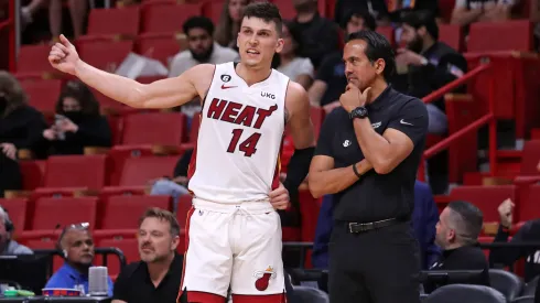 Miami Heat head coach Erik Spoelstra talks with guard Tyler Herro during his game against the New Orleans Pelicans.