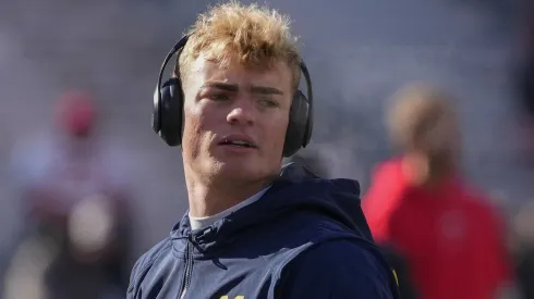 Quarterback Davis Warren #16 of the Michigan Wolverines warms up before the game against the Ohio State Buckeyes at Ohio Stadium on November 30, 2024 in Columbus, Ohio.
