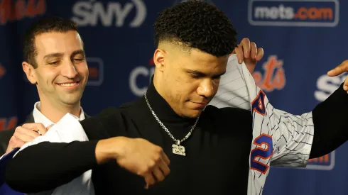 David Stearns, the president of baseball operations for the New York Mets fits Juan Soto with his New York Mets jersey during his introductory press conference at Citi Field on December 12, 2024 in New York City.