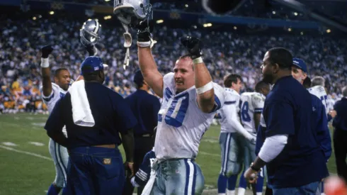 Safety Bill Bates #40 of the Dallas Cowboys celebrates on the sidelines during Super Bowl XXX against the Pittsburgh Steelers at Sun Devil Stadium on January 28, 1996.