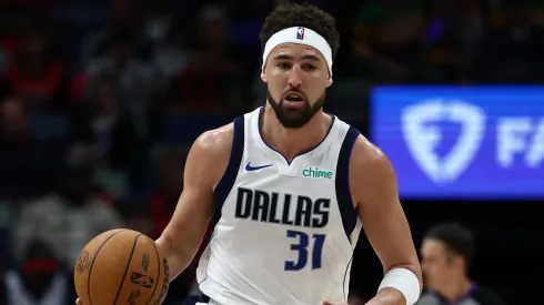 Klay Thompson #31 of the Dallas Mavericks drives the ball against the New Orleans Pelicans at Smoothie King Center.