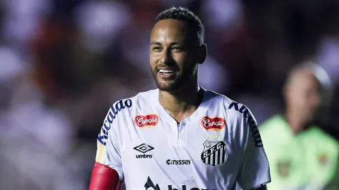 Neymar celebrating after scoring against Inter de Limeira