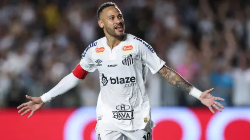 Neymar of Santos celebrates the second goal of his team scored by Tiquinho Soares during a Campeonato Paulista 2025 match between Santos and Noroeste at Urbano Caldeira Stadium (Vila Belmiro) on February 19, 2025 in Santos, Brazil.