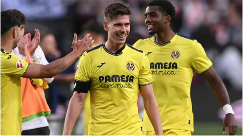 Juan Foyth of Villarreal CF celebrates with teammates
