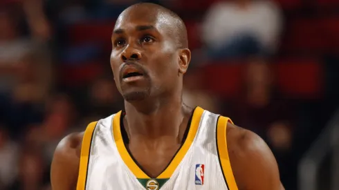 Gary Payton playing with the Seattle SuperSonics on October 30, 2002.