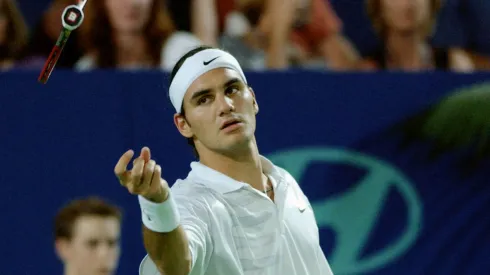 Rohger Federer throws his racquet in 2002