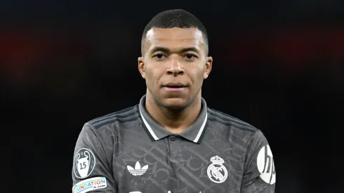 Kylian Mbappe of Real Madrid acknowledges the fans after his team's defeat in the UEFA Champions League 2024/25 Quarter Final First Leg match between Arsenal FC and Real Madrid C.F. at Emirates Stadium on April 08, 2025 in London, England.