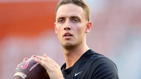 Carson Beck #15 of the Georgia Bulldogs warms-up prior to a game against the Texas Longhorns at Darrell K Royal-Texas Memorial Stadium on October 19, 2024 in Austin, Texas.