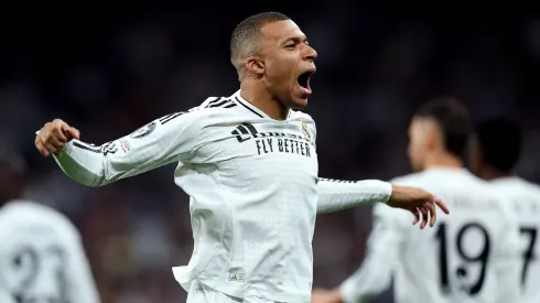 Kylian Mbappe scored a beautiful free-kick vs Barcelona