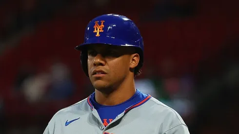Juan Soto #22 of the New York Mets runs to the dugout after popping out against the St. Louis Cardinals during game two of a doubleheader at Busch Stadium on May 4, 2025 in St Louis, Missouri. (Photo by Dilip Vishwanat/Getty Images)
