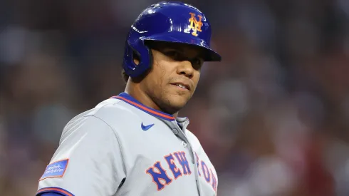 uan Soto #22 of the New York Mets on deck during the third inning of the MLB game at Chase Field on May 06, 2025 in Phoenix, Arizona.