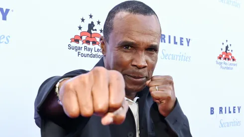 Sugar Ray Leonard reveals his top 3 best boxers in history.