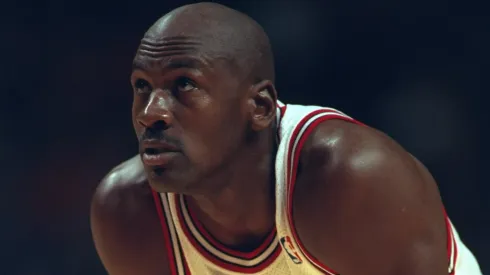 21 Oct 1995: Guard Michael Jordan #23 of the Chicago Bulls watches a free throw attempt at the United Center in Chicago, Illinois, during the game against the Seattle Supersonics. The Bulls defeated the Supersonics 101-97.