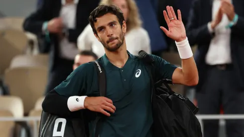 Lorenzo Musetti of Italy waves to the crowd as he leaves court after retiring injured from the Roland Garros semifinal vs Carlos Alcaraz.