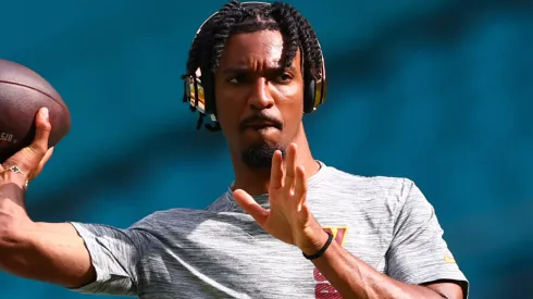 Jayden Daniels #5 of the Washington Commanders warms up prior to a preseason game against the Miami Dolphins at Hard Rock Stadium on August 17, 2024 in Miami Gardens, Florida.