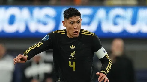  Edson Álvarez #4 of Mexico controls the ball against Panama
