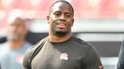 Nick Chubb #24 of the Cleveland Browns warms up prior to a game against the New York Giants at Cleveland Browns Stadium on September 22, 2024 in Cleveland, Ohio.