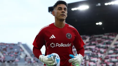 Óscar Ustari #19 of Inter Miami CF warms up prior to the MLS match between Inter Miami CF and CF Montréal at Chase Stadium on May 28, 2025.